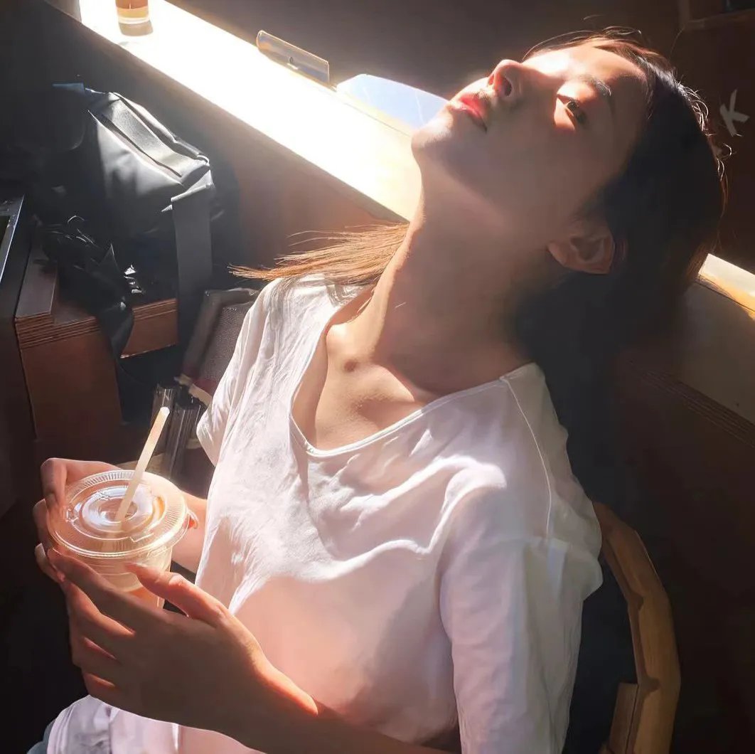 窃窃私语